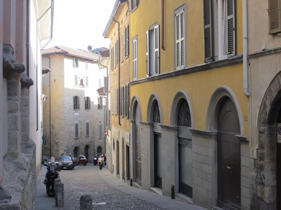 Casa Lalla In Centro Storico A Bergamo Exterior photo